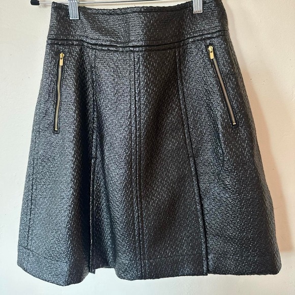 Banana Republic Dresses & Skirts - Banana Republic black textured leather skirt with zipper pockets, size 4